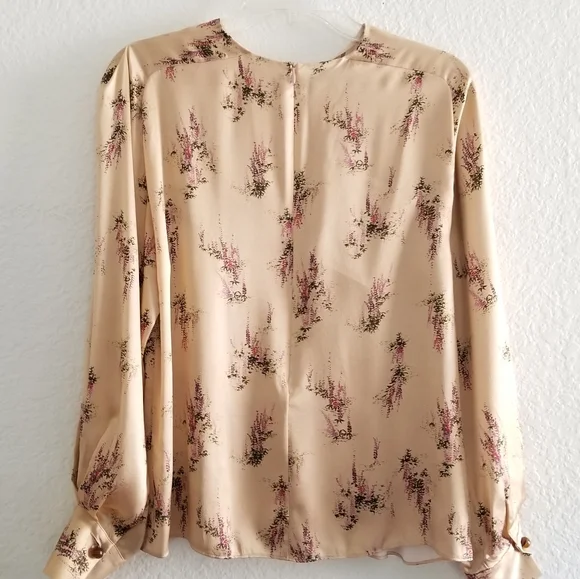 VINCE Wisteria Floral Silk Blouse Size M Medium Cream Tan Beige - Picture 3 of 8